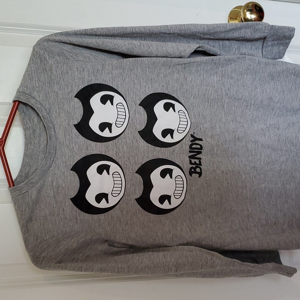 Shirt 😀 3 for $10 bundle
